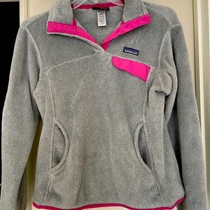 Patagonia pullover fleece. Gray with pink sized M